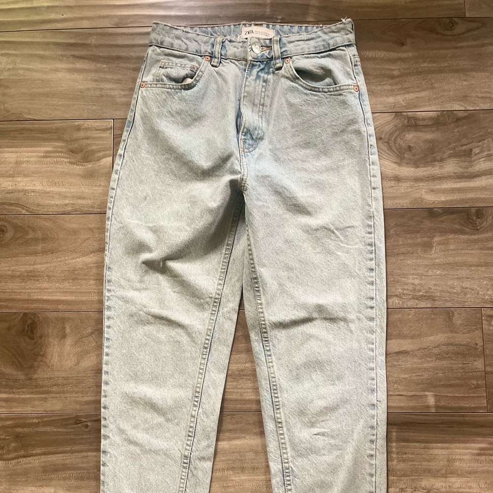 ZARA Light wash denim jeans with a straight leg fit